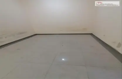 صورة لـ غرفة فارغة شقة - 1 حمام للايجار في القبيسات - المشرف - أبوظبي ، صورة رقم 1