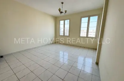 شقة - 1 حمام للايجار في اي سي 1- اماراتي 19 - طراز إماراتي - المدينة الدولية - دبي