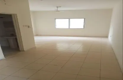 Empty Room image for: Apartment - 1 Bathroom for rent in Al Aweer 1 - Al Aweer - Dubai, Image 1