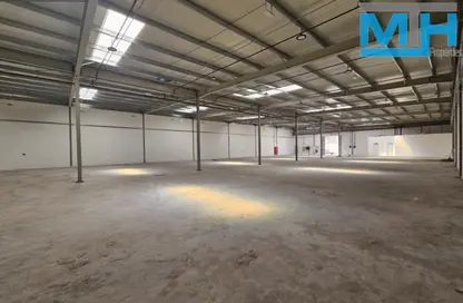 Warehouse - Studio - 1 Bathroom for rent in Umm Ramool - Dubai