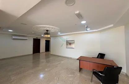 شقة - غرفة نوم - 2 حمامات للايجار في حي القلعة - الجهلي - العين شقة - غرفة نوم - 2 حمامات للايجار في حي القلعة - الجهلي - العين