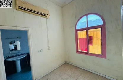 Villa - 4 Bedrooms - 5 Bathrooms for rent in Al Jurf 1 - Al Jurf - Ajman Downtown - Ajman