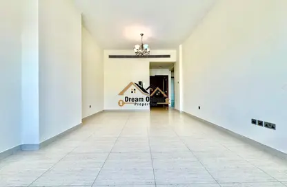 Apartment - 2 Bedrooms - 3 Bathrooms for rent in Yasmeen Building - Al Jaddaf - Dubai