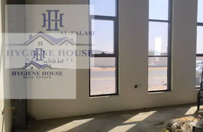 مستودع - استوديو - 2 حمامات للبيع في أم الثعوب - أم القيوين
