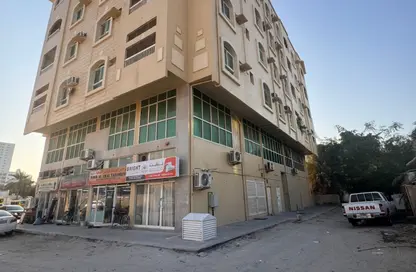 عمارة بالكامل - استوديو - 8 حمامات للبيع في مساكن كورنيش عجمان - طريق كورنيش عجمان - عجمان