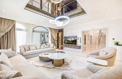 Living Room image for: Villa - 5 Bedrooms - 5 Bathrooms for rent in Garden Homes Frond B - Garden Homes - Palm Jumeirah - Dubai, Image 1