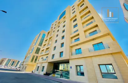 شقة - 2 غرف نوم - 2 حمامات للايجار في C105 - شارع الشيخ راشد بن سعيد - روضة أبو ظبي - أبوظبي
