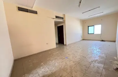 شقة - 2 غرف نوم - 2 حمامات للايجار في برج الكورنيش - طريق كورنيش عجمان - عجمان