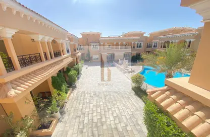 Villa - 4 Bedrooms - 5 Bathrooms for rent in Jumeirah 1 Villas - Jumeirah 1 - Jumeirah - Dubai