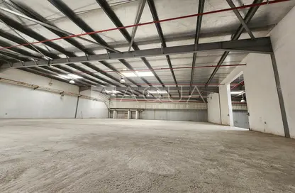 Parking image for: Warehouse - Studio for rent in Al Quoz Industrial Area 3 - Al Quoz Industrial Area - Al Quoz - Dubai, Image 1