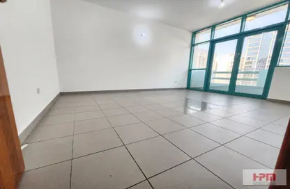 شقة - 2 غرف نوم - 2 حمامات للايجار في برج السلام - منطقة النادي السياحي - أبوظبي