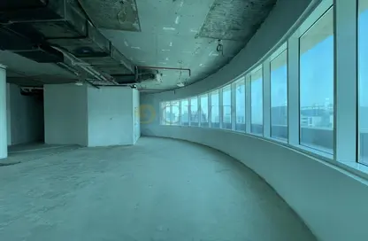 صورة لـ موقف سيارات مكتب - استوديو - 6 حمامات للايجار في كابيتال جولدن تاور - الخليج التجاري - دبي ، صورة رقم 1