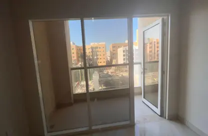 Empty Room image for: Apartment - 1 Bedroom - 2 Bathrooms for rent in Liwara 1 - Ajman, Image 1
