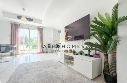 Villa - 2 Bedrooms - 3 Bathrooms for rent in Springs 8 - The Springs - Dubai