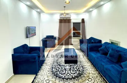 شقة - غرفة نوم - 2 حمامات للايجار في مساكن كورنيش عجمان - طريق كورنيش عجمان - عجمان