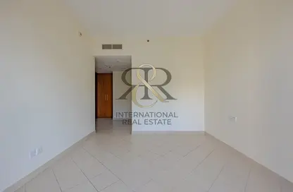 Empty Room image for: Apartment - 2 Bedrooms - 2 Bathrooms for sale in Golf Tower 1 - Golf Towers - The Views - Dubai, Image 1