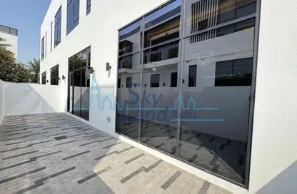 Villa - 6 Bedrooms - 7 Bathrooms for rent in Jumeirah 1 Villas - Jumeirah 1 - Jumeirah - Dubai