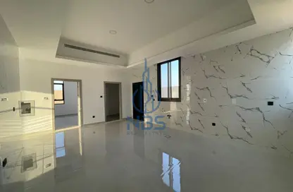 Villa - 5 Bedrooms - 5 Bathrooms for rent in Al Aweer 1 - Al Aweer - Dubai