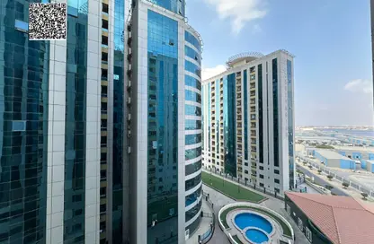 شقة - غرفة نوم - 2 حمامات للبيع في أورينت تاور 1 - أورينت تاور - البستان - عجمان