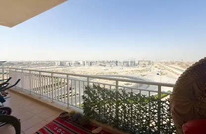 Apartment - 1 Bedroom - 1 Bathroom for sale in Mazaya 25 - Queue Point - Dubai Land - Dubai