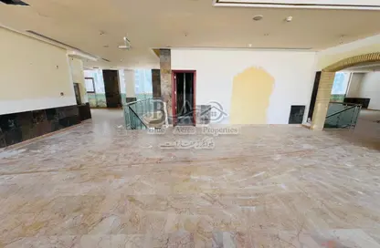 Show Room - Studio - 2 Bathrooms for rent in Al Falah Street - City Downtown - Abu Dhabi