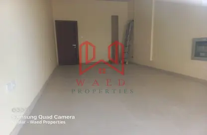 Shop - Studio - 1 Bathroom for rent in Al Karama - Dubai
