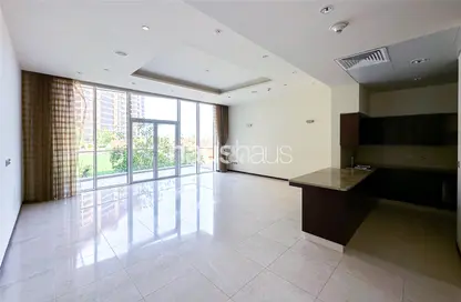 Empty Room image for: Apartment - 2 Bedrooms - 3 Bathrooms for rent in Amber - Tiara Residences - Palm Jumeirah - Dubai, Image 1