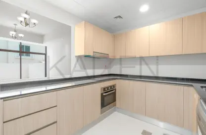 صورة لـ مطبخ فيلا - 3 غرف نوم - 4 حمامات للايجار في سينسز - المنطقة 11 - مدينة الشيخ محمد بن راشد - دبي ، صورة رقم 1