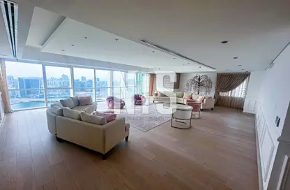 Living Room image for: Apartment - 3 Bedrooms - 5 Bathrooms for sale in MAG 5 - Marina Square - Al Reem Island - Abu Dhabi, Image 1