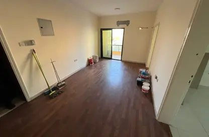 Apartment - 2 Bedrooms - 1 Bathroom for rent in Corniche Tower - Ajman Corniche Road - Ajman