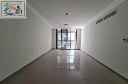 شقة - غرفة نوم - 2 حمامات للايجار في مجمع مويلح - تجارية مويلح - الشارقة