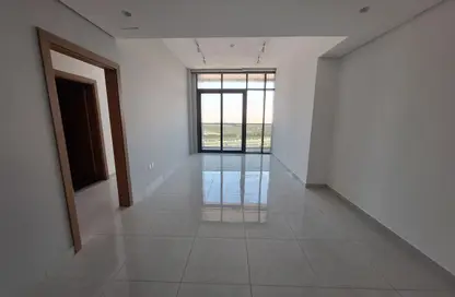 شقة - غرفة نوم - 2 حمامات للايجار في برج بلو ويفز - مجمع دبي ريزيدنس - دبي لاند - دبي