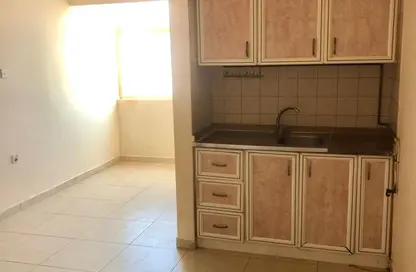 Apartment - Studio - 1 Bathroom for rent in Al Zuaina Building - Al Musalla - Al Gharb - Sharjah