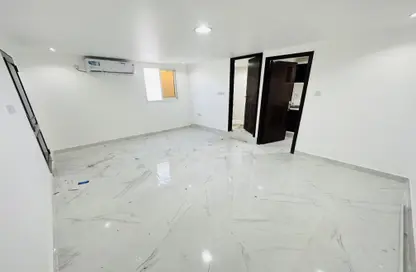 Villa - 1 Bathroom for rent in Al Khyeli Building - Al Najda Street - Abu Dhabi