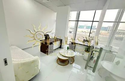 Office Space - Studio - 1 Bathroom for rent in Red Avenue - Al Garhoud - Dubai
