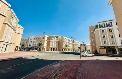 متجر - استوديو - 1 حمام للايجار في P01 - طراز فرنسي - المدينة العالمية - دبي