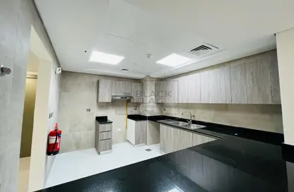 صورة لـ مطبخ شقة - غرفة نوم - 2 حمامات للايجار في برج ريمان - شاطئ الراحة - أبوظبي ، صورة رقم 1