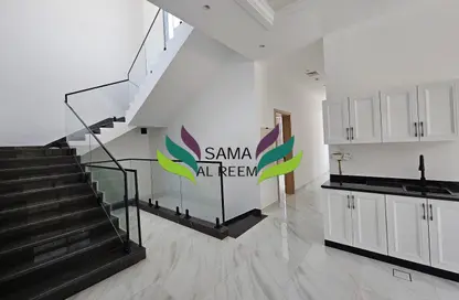 Villa - 6 Bedrooms - 7 Bathrooms for rent in Jumeirah 1 Villas - Jumeirah 1 - Jumeirah - Dubai