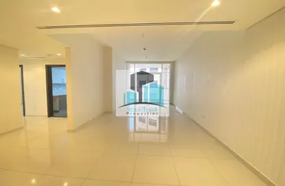 Empty Room image for: Apartment - 2 Bedrooms - 3 Bathrooms for rent in Al Rayan Tower - Danet Abu Dhabi - Abu Dhabi, Image 1