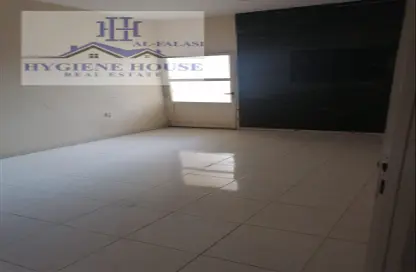 Empty Room image for: Apartment - 1 Bedroom - 2 Bathrooms for rent in Al Jurf - Ajman Downtown - Ajman, Image 1