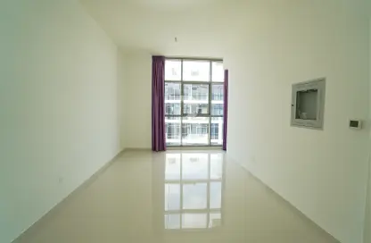 صورة لـ غرفة فارغة شقة - 3 غرف نوم - 4 حمامات للايجار في جولف بنوراما A - غولف بانوراما - داماك هيلز - دبي ، صورة رقم 1