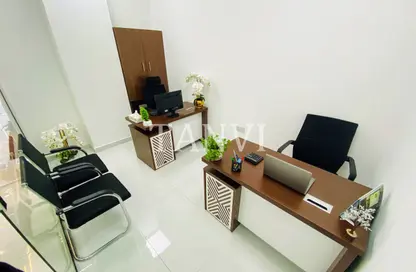 Office Space - Studio - 1 Bathroom for rent in Red Avenue - Al Garhoud - Dubai