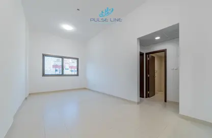 Empty Room image for: Apartment - 2 Bedrooms - 2 Bathrooms for rent in Al Muteena - Deira - Dubai, Image 1
