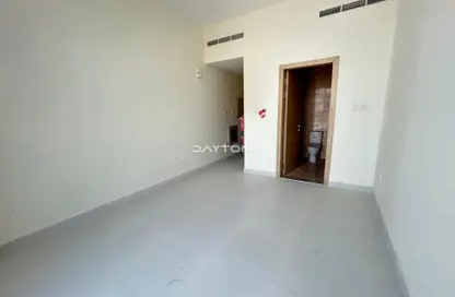 شقة - 1 حمام للايجار في مبني منايف - الكرامة - دبي