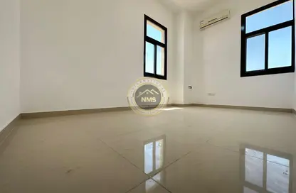 شقة - غرفة نوم - 1 حمام للايجار في شارع المطار - أبوظبي شقة - غرفة نوم - 1 حمام للايجار في شارع المطار - أبوظبي
