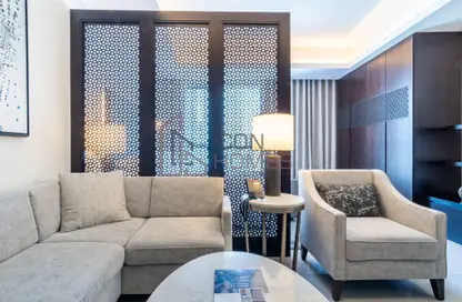 صورة لـ غرفة المعيشة النزل و الشقق الفندقية - 1 حمام للايجار في فندق برج ليك - العنوان داون تاون - دبي وسط المدينة - دبي ، صورة رقم 1