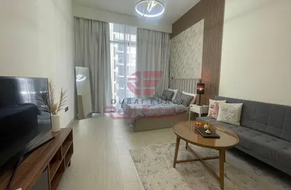 Living Room image for: Apartment - 1 Bathroom for rent in AZIZI Riviera 28 - Meydan One - Meydan - Dubai, Image 1