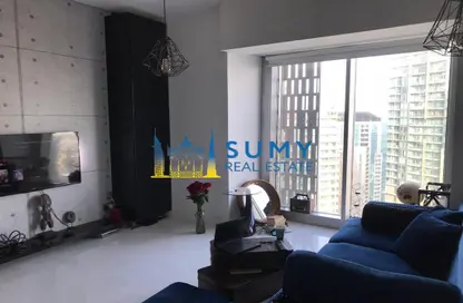 Living Room image for: Apartment - 1 Bathroom for rent in Cayan Tower - Dubai Marina - Dubai, Image 1