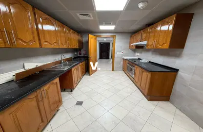 Apartment - 2 Bedrooms - 4 Bathrooms for rent in Blue Tower - Sheikh Zayed Road - Dubai