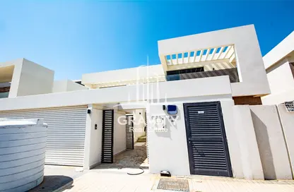 Outdoor House image for: Villa - 5 Bedrooms - 6 Bathrooms for sale in West Yas - Yas Island - Abu Dhabi, Image 1